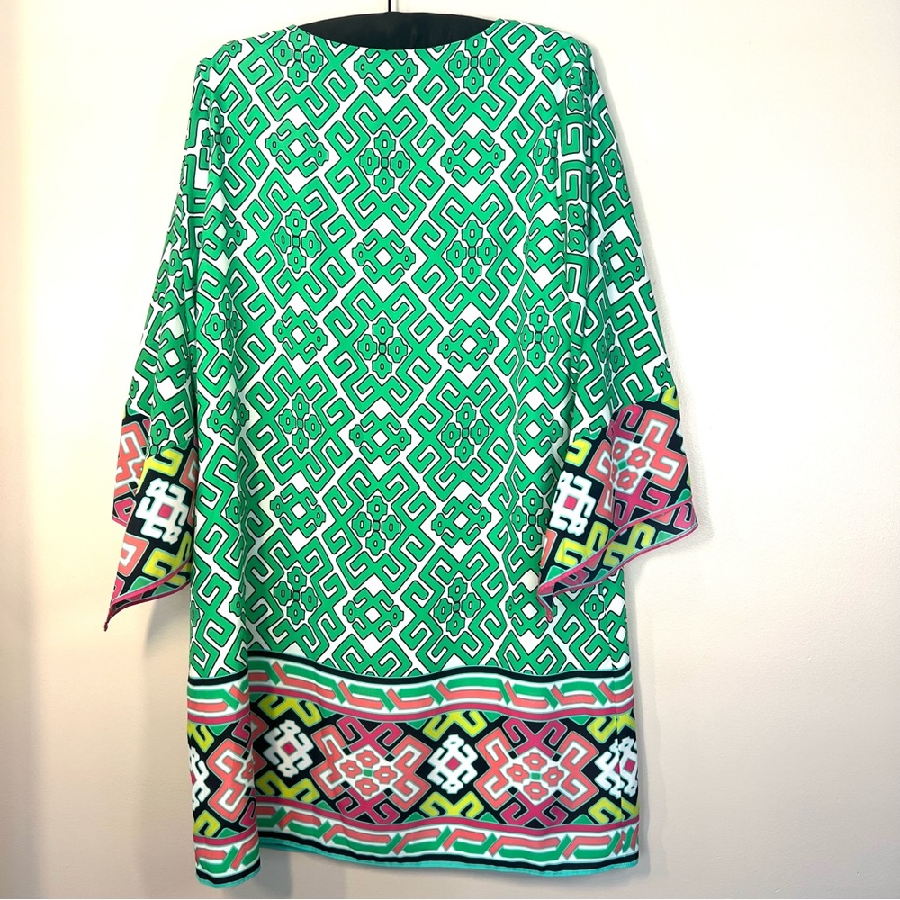 Crown & Ivy Green Geometric Shift Bell Sleeve 14 - Picture 8 of 8